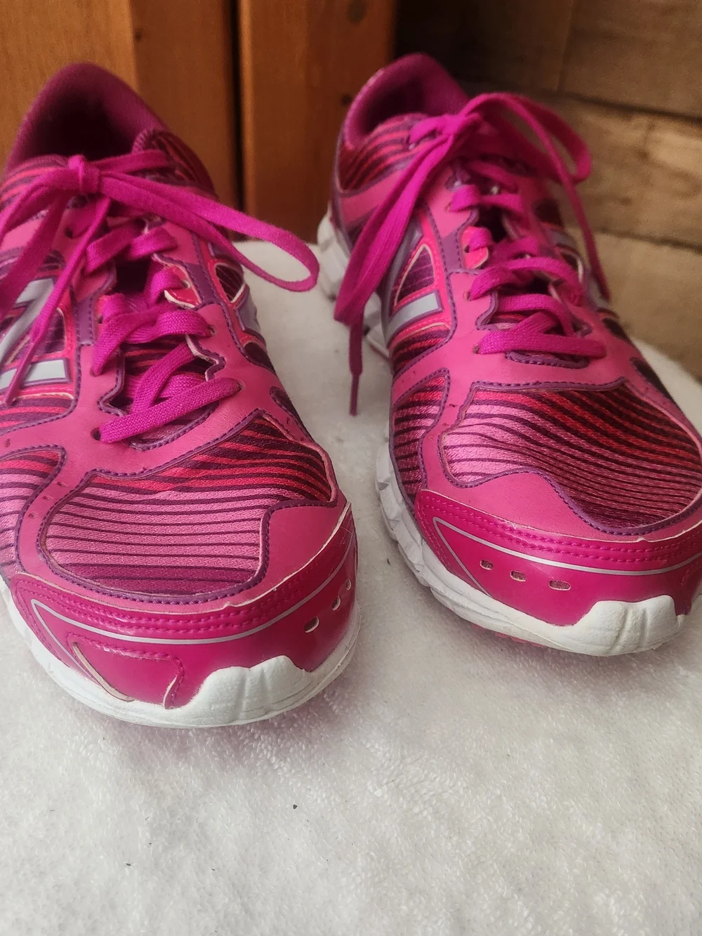 New Balance 750 V1 Running Shoe-walking- Athletic Shoe Womens Sz 9